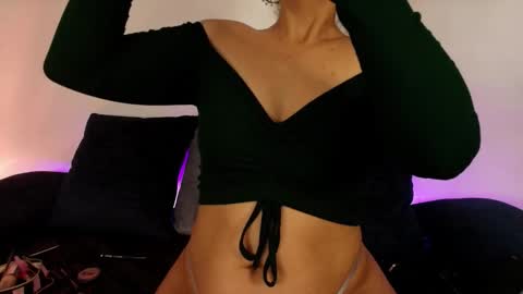 elliee1 online show from September 2025 02:33:02 PM