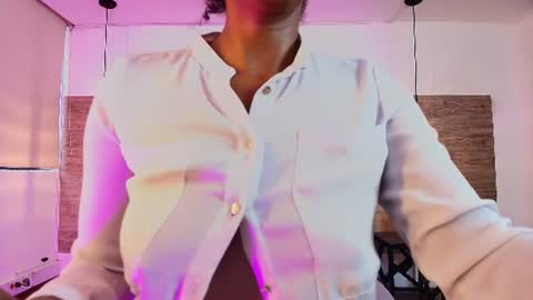 elliee_alves online show from June 2026 05:17:02 PM