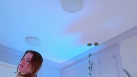 elliegarson__ online show from April 2026 05:01:02 PM
