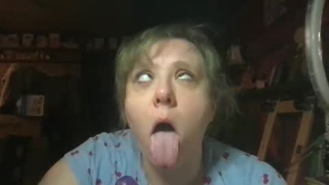 Ellie Louise online show from April 2026 08:04:02 PM