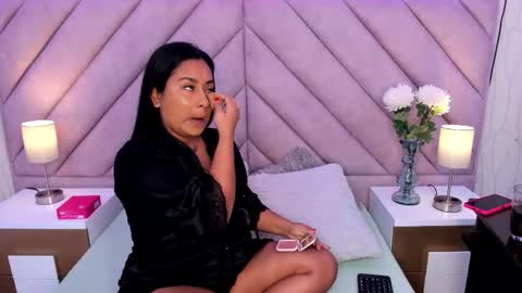 Snapshot of elliemoret chatting on November 2025 12:17:01 PM online show from November 2025 12:17:01 PM