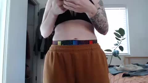 Snapshot of ellierowyn chatting on February 2026 08:01:01 PM Ellie Rowyn online show from February 2026 08:01:01 PM