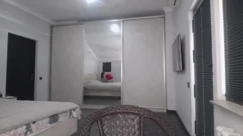 elliesoft online show from December 2025 07:05:01 AM