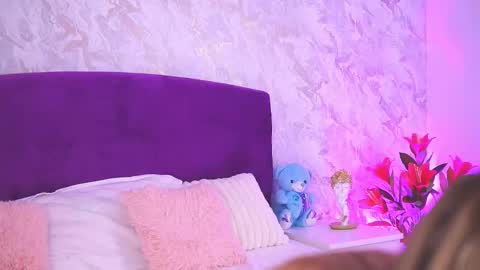 EllinaNuria online show from February 2026 05:13:02 AM