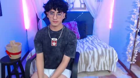 elliot_03 online show from May 2026 01:07:02 PM