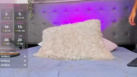 ELLIOT  online show from July 2026 05:17:01 PM