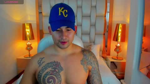 Snapshot of elliott_veelez chatting on December 2024 08:11:01 PM E L L I O T V E L E Z online show from December 2024 08:11:01 PM