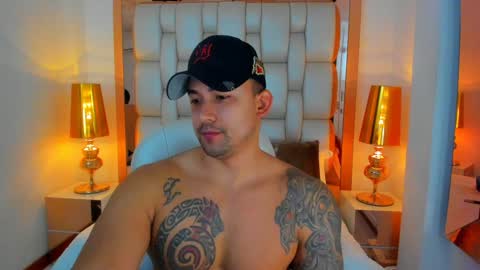 Snapshot of elliott_veelez chatting on December 2024 12:06:02 PM E L L I O T V E L E Z online show from December 2024 12:06:02 PM