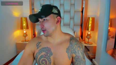 Snapshot of elliott_veelez chatting on January 2025 08:28:01 PM E L L I O T V E L E Z online show from January 2025 08:28:01 PM