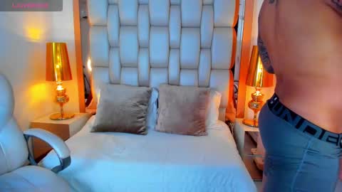 Snapshot of elliott_veelez chatting on March 2025 08:49:01 PM E L L I O T V E L E Z online show from March 2025 08:49:01 PM