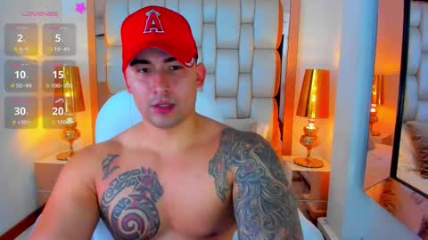 Snapshot of elliott_veelez chatting on September 2025 08:32:02 PM E L L I O T V E L E Z online show from September 2025 08:32:02 PM