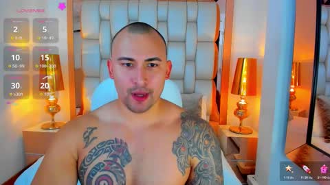 Snapshot of elliott_veelez chatting on October 2025 08:43:02 PM E L L I O T V E L E Z online show from October 2025 08:43:02 PM