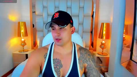 Snapshot of elliott_veelez chatting on November 2025 08:31:01 PM E L L I O T V E L E Z online show from November 2025 08:31:01 PM