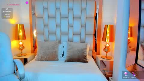 Snapshot of elliott_veelez chatting on November 2025 08:51:01 PM E L L I O T V E L E Z online show from November 2025 08:51:01 PM