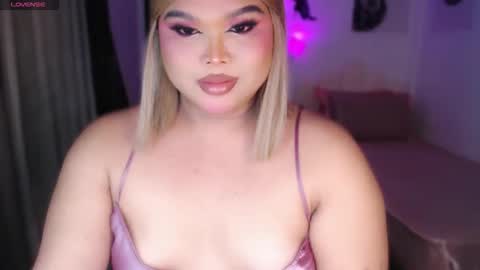 Snapshot of ellise_husson chatting on June 2026 11:54:01 PM Ellise online show from June 2026 11:54:01 PM