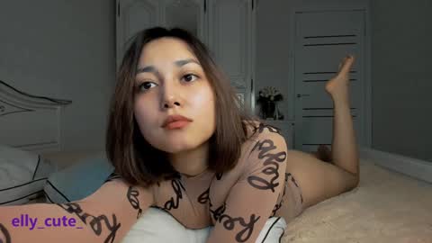 Snapshot of elly_cute_ chatting on January 2025 01:32:02 AM Elly Cute online show from January 2025 01:32:02 AM