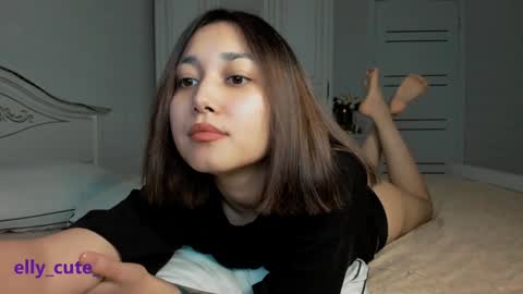 Snapshot of elly_cute_ chatting on January 2025 02:24:02 AM Elly Cute online show from January 2025 02:24:02 AM