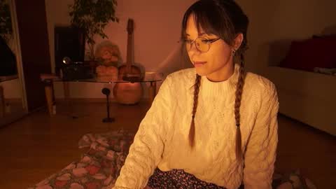 Snapshot of elly_fry chatting on November 2025 08:38:02 PM Art Place online show from November 2025 08:38:02 PM