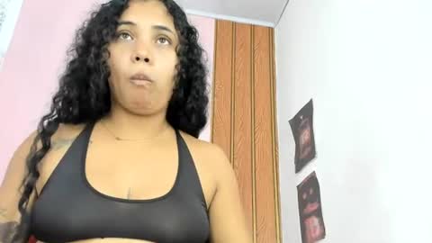 Snapshot of ellybloom chatting on July 2026 01:54:01 PM ellybloom online show from July 2026 01:54:01 PM