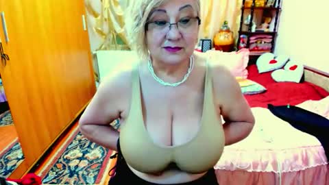 ellyhot53 online show from May 2026 01:07:01 PM