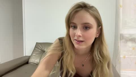ellykeyofficial online show from May 2026 07:44:02 PM
