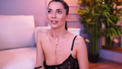Snapshot of ellylynne chatting on July 2026 07:09:01 PM Elly online show from July 2026 07:09:01 PM