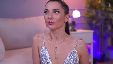 Snapshot of ellylynne chatting on July 2026 07:29:02 PM Elly online show from July 2026 07:29:02 PM