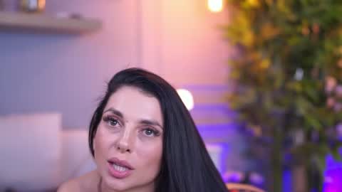 Snapshot of ellylynne chatting on July 2026 02:05:17 AM Elly online show from July 2026 02:05:17 AM