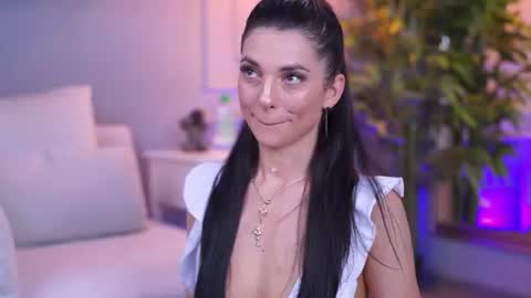 Snapshot of ellylynne chatting on July 2026 07:08:02 PM Elly online show from July 2026 07:08:02 PM