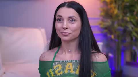 Snapshot of ellylynne chatting on July 2026 07:05:01 PM Elly online show from July 2026 07:05:01 PM