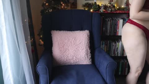 Elly Naomi online show from December 2024 04:26:01 PM