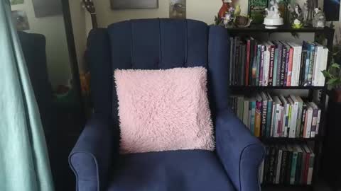 Elly Naomi online show from February 2025 04:10:02 PM