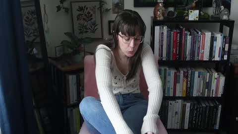 Elly Naomi online show from January 2026 03:39:02 PM