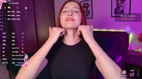 Snapshot of ellypeach chatting on November 2025 12:18:01 PM EllyPeach online show from November 2025 12:18:01 PM