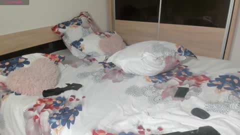 Snapshot of ellyslimdoll chatting on January 2025 12:33:01 AM ellslimdoll online show from January 2025 12:33:01 AM