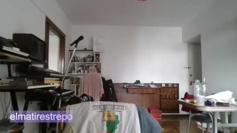 Mati Restrepo online show from November 2025 12:27:01 PM