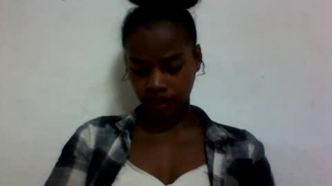 Snapshot of elodie228680 chatting on June 2026 04:58:02 AM elodie228680 online show from June 2026 04:58:02 AM