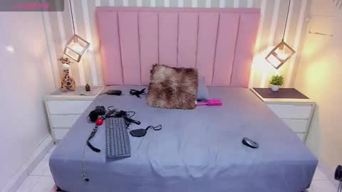 Snapshot of elodie_grey chatting on February 2026 07:43:01 PM Elodie online show from February 2026 07:43:01 PM