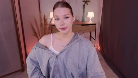 Snapshot of eloise_meyy chatting on September 2025 05:02:02 PM ELOISE ALICE online show from September 2025 05:02:02 PM