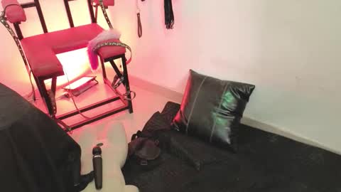 elowen_halley1 online show from January 2026 07:39:01 PM