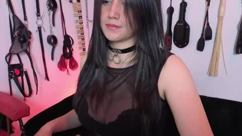 elowen_halley1 online show from May 2026 06:24:02 PM