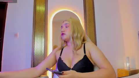 Snapshot of elsa69dreams chatting on February 2026 12:12:01 PM Elsa online show from February 2026 12:12:01 PM