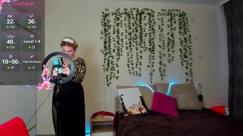 Elsa  online show from March 2025 02:01:02 AM