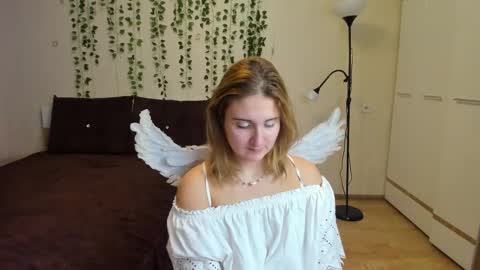 Elsa  online show from November 2025 09:33:01 AM