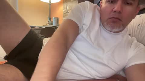 Snapshot of elvecinoequipadon chatting on May 2026 04:02:02 PM Petrhus Rockpic online show from May 2026 04:02:02 PM