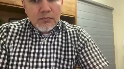 Snapshot of elvecinoequipadon chatting on May 2026 01:57:16 AM Petrhus Rockpic online show from May 2026 01:57:16 AM