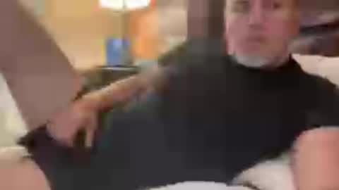 Snapshot of elvecinoequipadon chatting on June 2026 03:22:01 PM Petrhus Rockpic online show from June 2026 03:22:01 PM