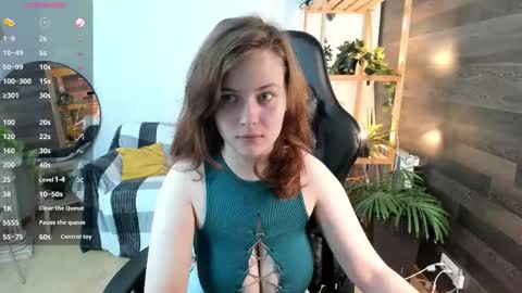 Snapshot of elvilune chatting on February 2026 01:20:01 PM Erica online show from February 2026 01:20:01 PM