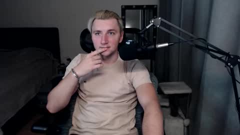 Elvin Vaenight online show from October 2025 09:56:01 PM