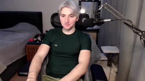 Elvin Vaenight online show from November 2025 10:32:02 PM